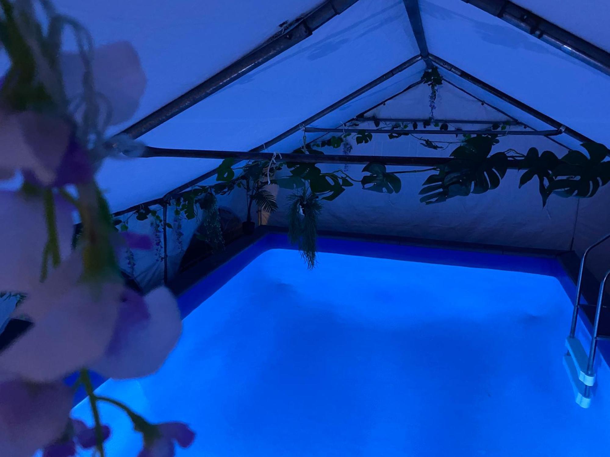 Mini Love Island Style Guest House Includes Personal Hot 24 Hour Swimming Pool, Outdoor Bathtub, Heated Dining Dome And Fire Pit, All This Is Secretly Located In The Busy Suburbs Of Nottingham Extérieur photo
