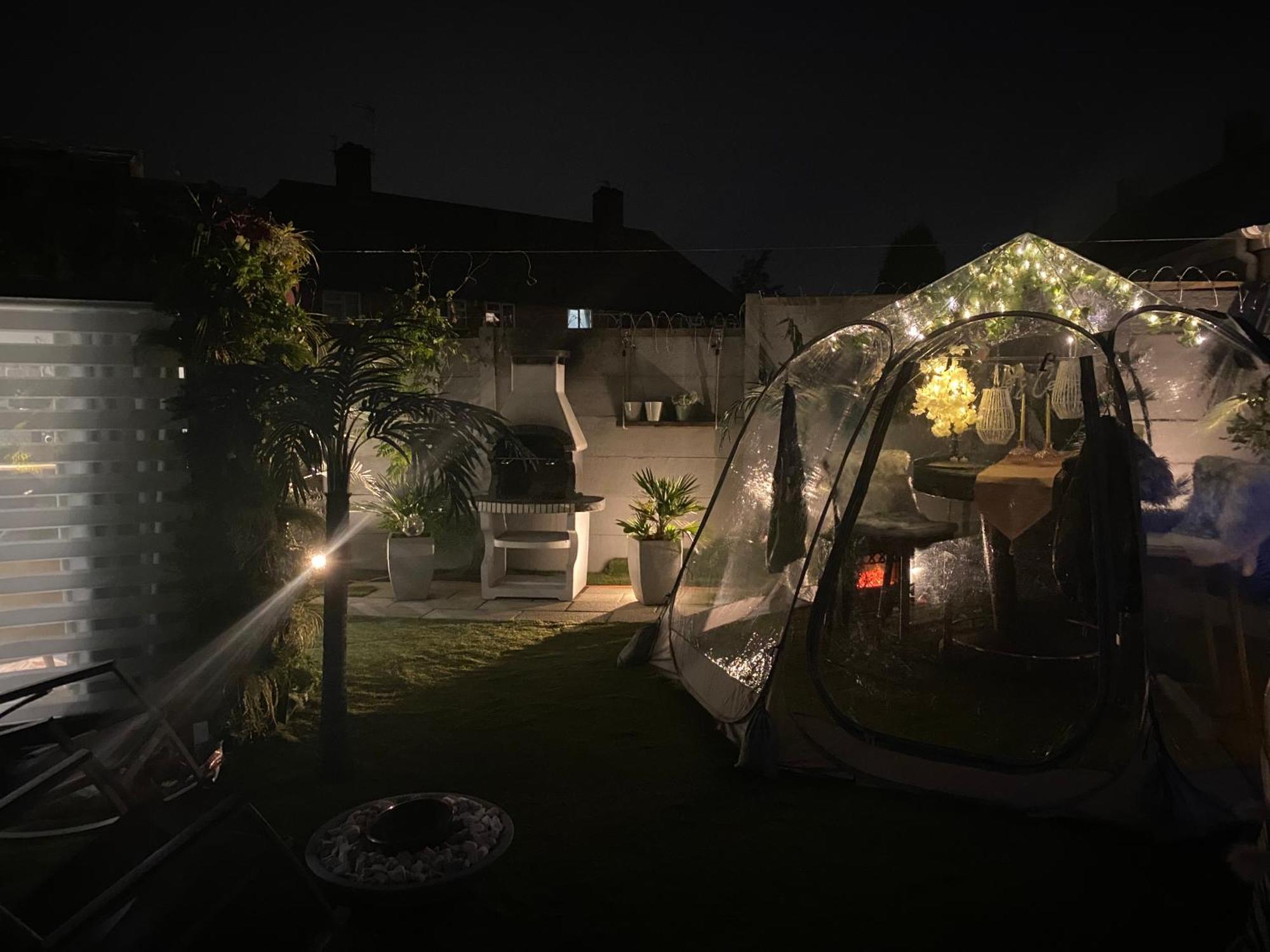 Mini Love Island Style Guest House Includes Personal Hot 24 Hour Swimming Pool, Outdoor Bathtub, Heated Dining Dome And Fire Pit, All This Is Secretly Located In The Busy Suburbs Of Nottingham Extérieur photo