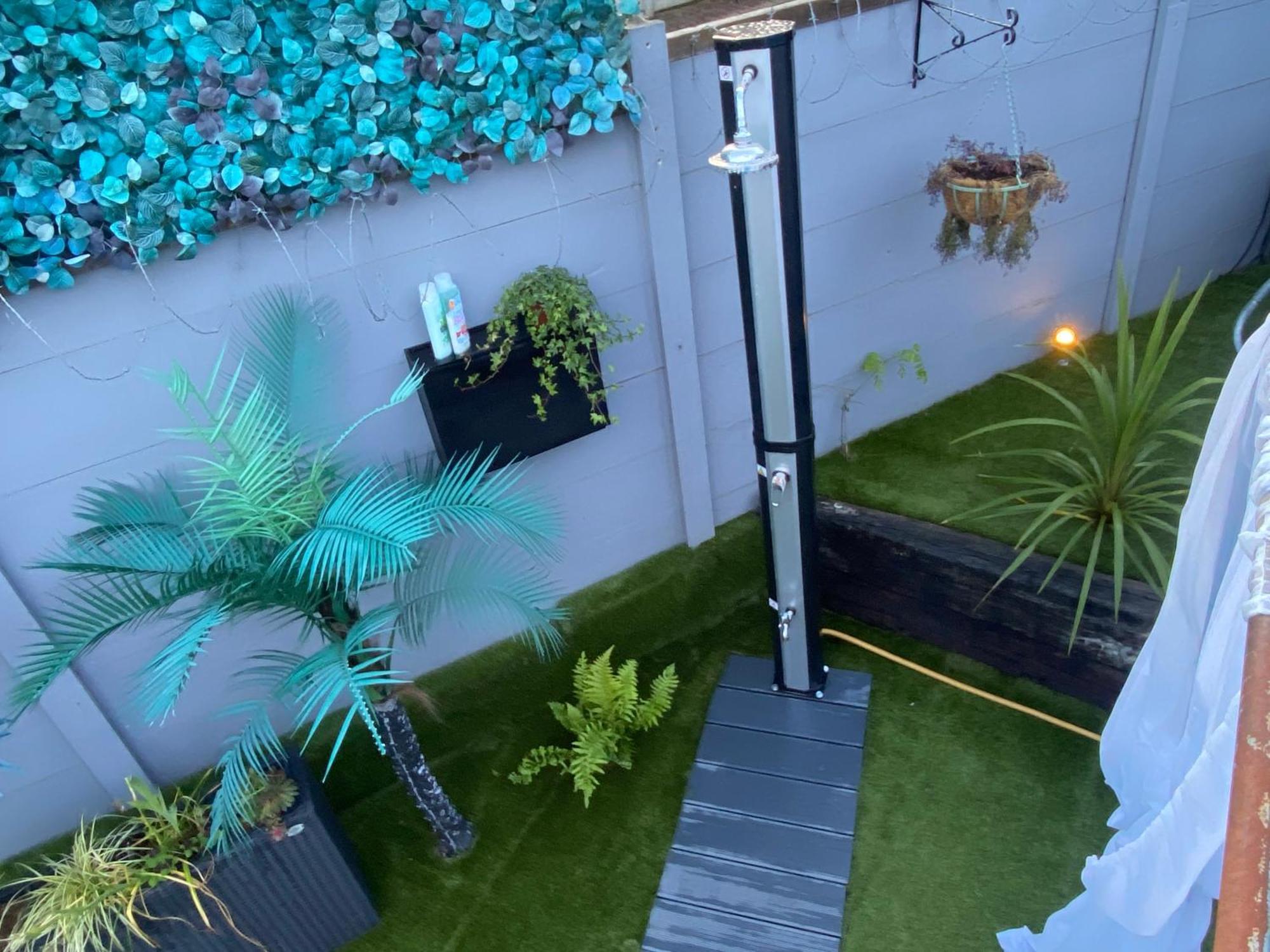 Mini Love Island Style Guest House Includes Personal Hot 24 Hour Swimming Pool, Outdoor Bathtub, Heated Dining Dome And Fire Pit, All This Is Secretly Located In The Busy Suburbs Of Nottingham Extérieur photo