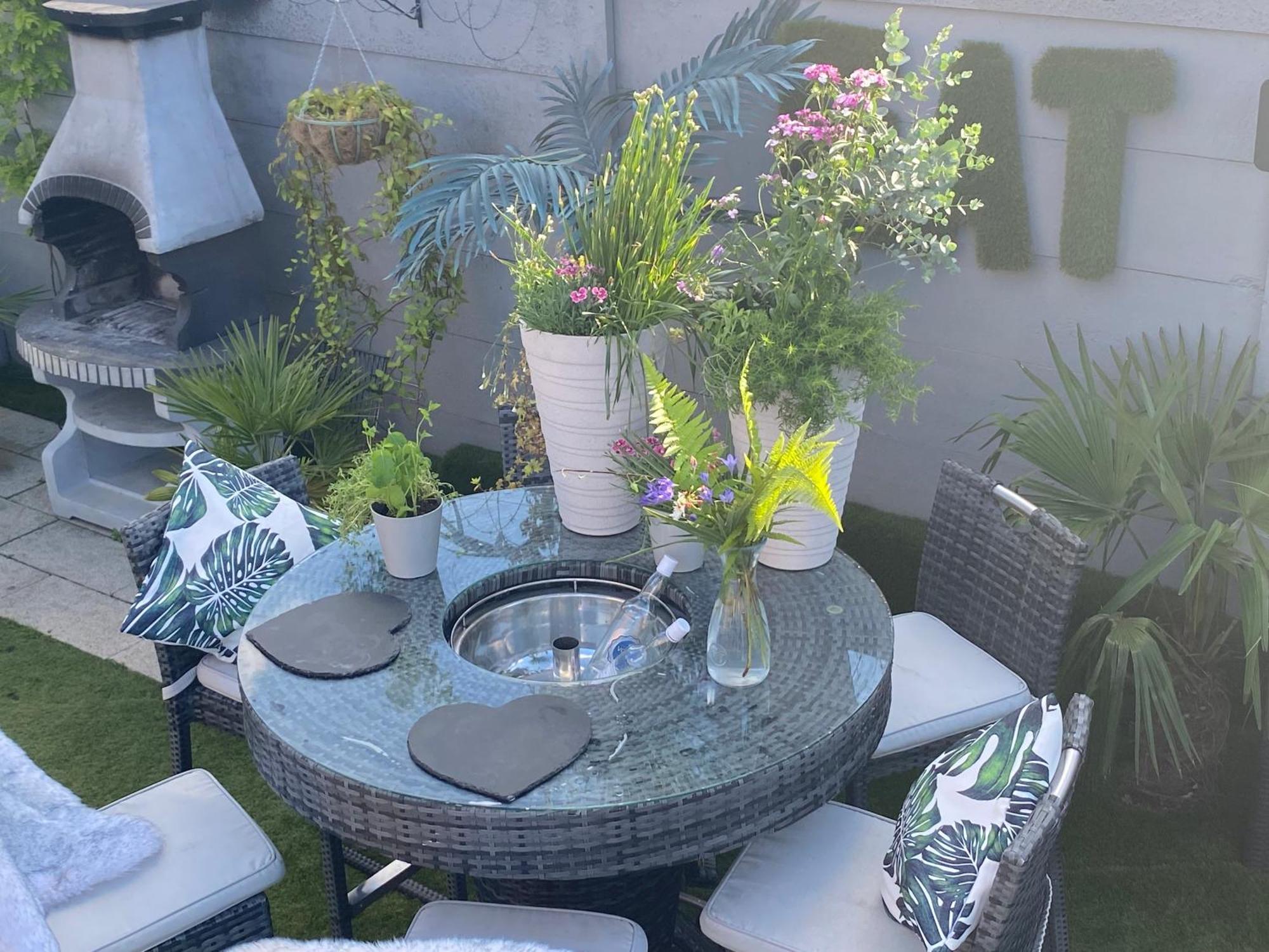 Mini Love Island Style Guest House Includes Personal Hot 24 Hour Swimming Pool, Outdoor Bathtub, Heated Dining Dome And Fire Pit, All This Is Secretly Located In The Busy Suburbs Of Nottingham Extérieur photo